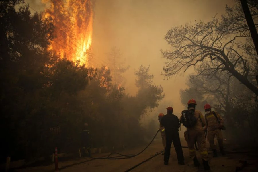 Ανατριχιαστικό βίντεο-ντοκουμέντο μέσα στη δίνη της φονικής πυρκαγιάς